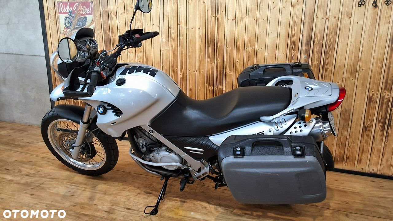 BMW F