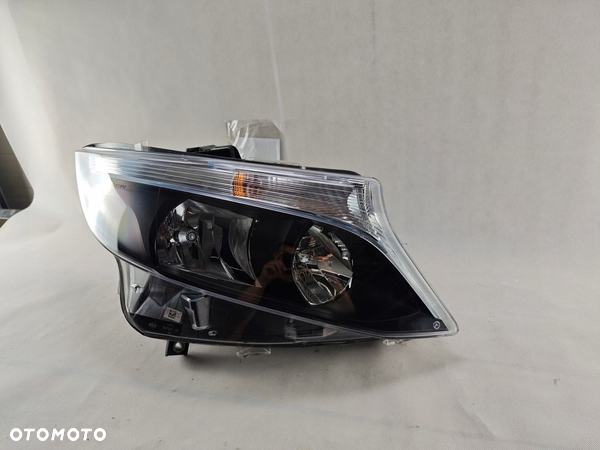 MERCEDES VITO 447 V KLASA REFLEKTOR PRAWY LAMPA PRAWA W447 A4479067800