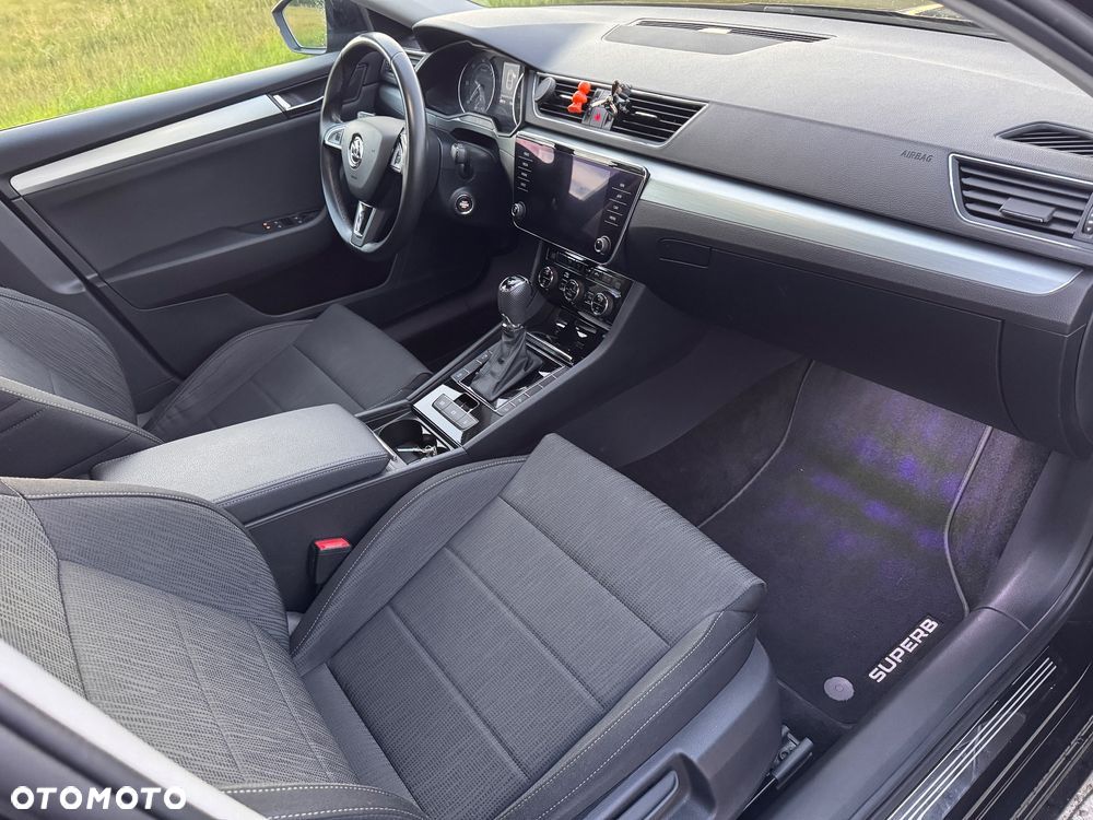 Skoda Superb 2.0 TDI Ambition DSG - 9