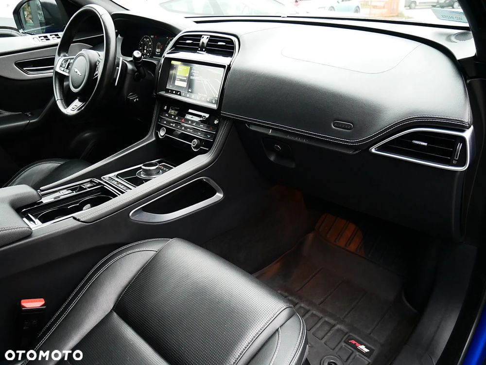 Jaguar F-Pace 2.0 i4P AWD R-Sport - 9