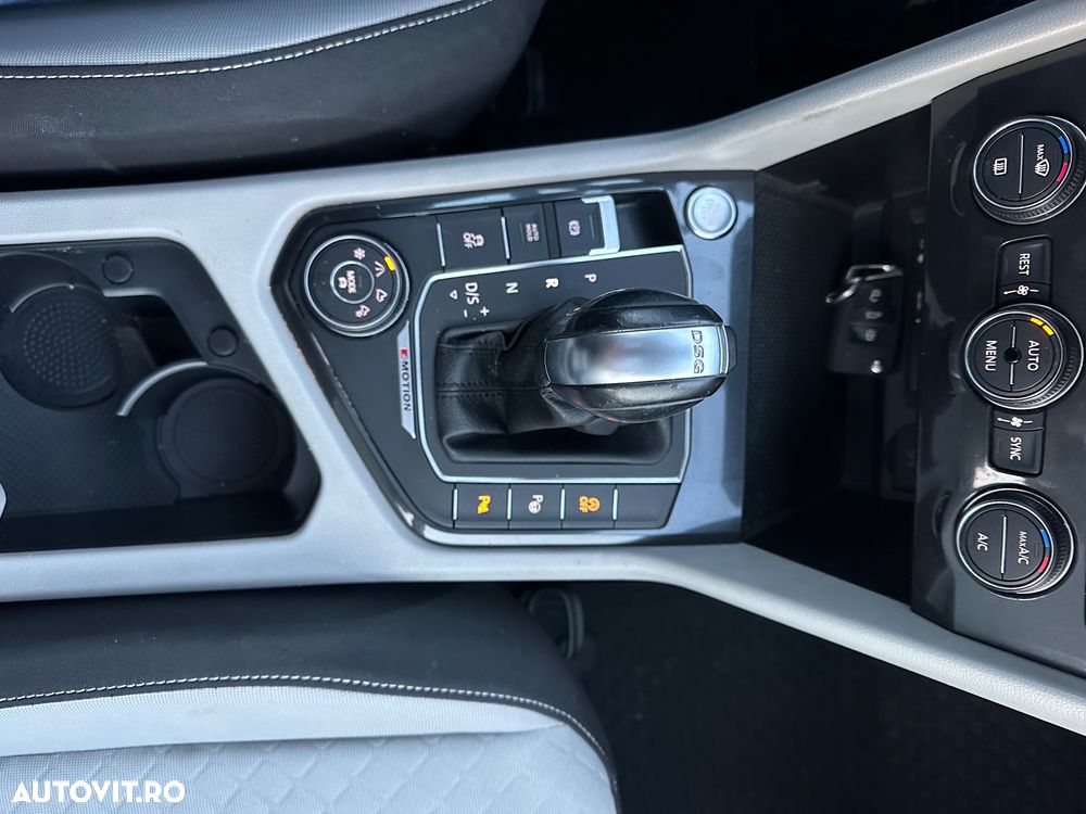 Volkswagen Tiguan - 32