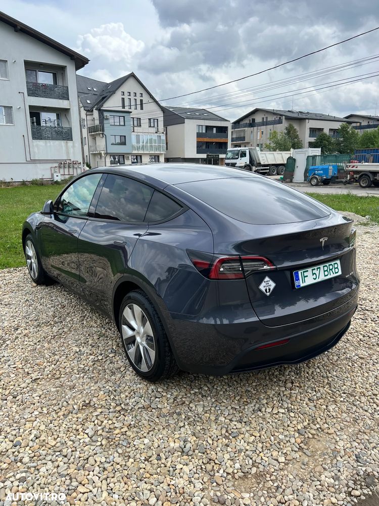 Tesla Model Y - 7