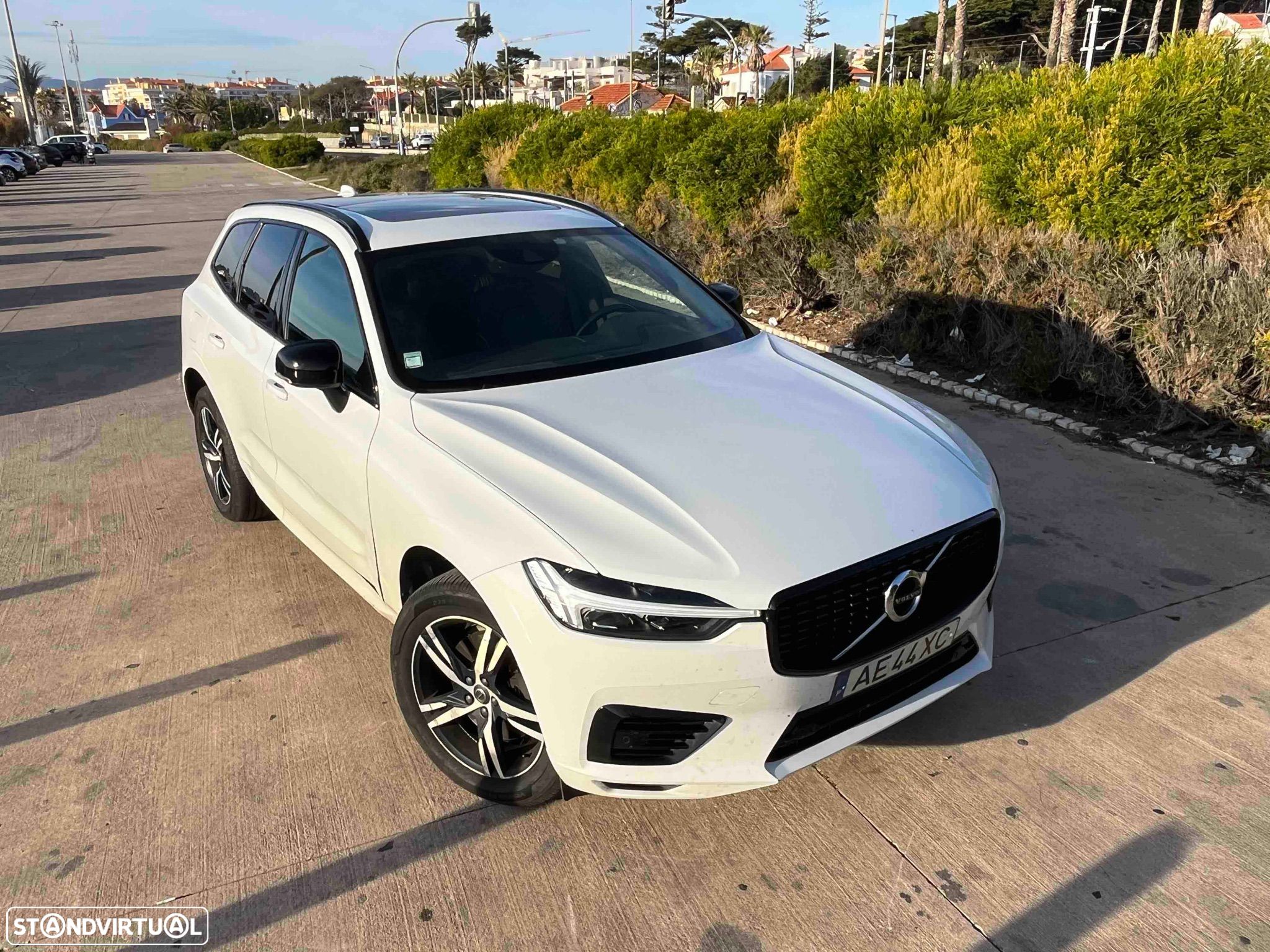 Volvo XC 60 2.0 T6 PHEV R-Design Expression AWD - 1