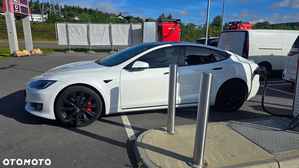 Tesla Model S Performance - 25