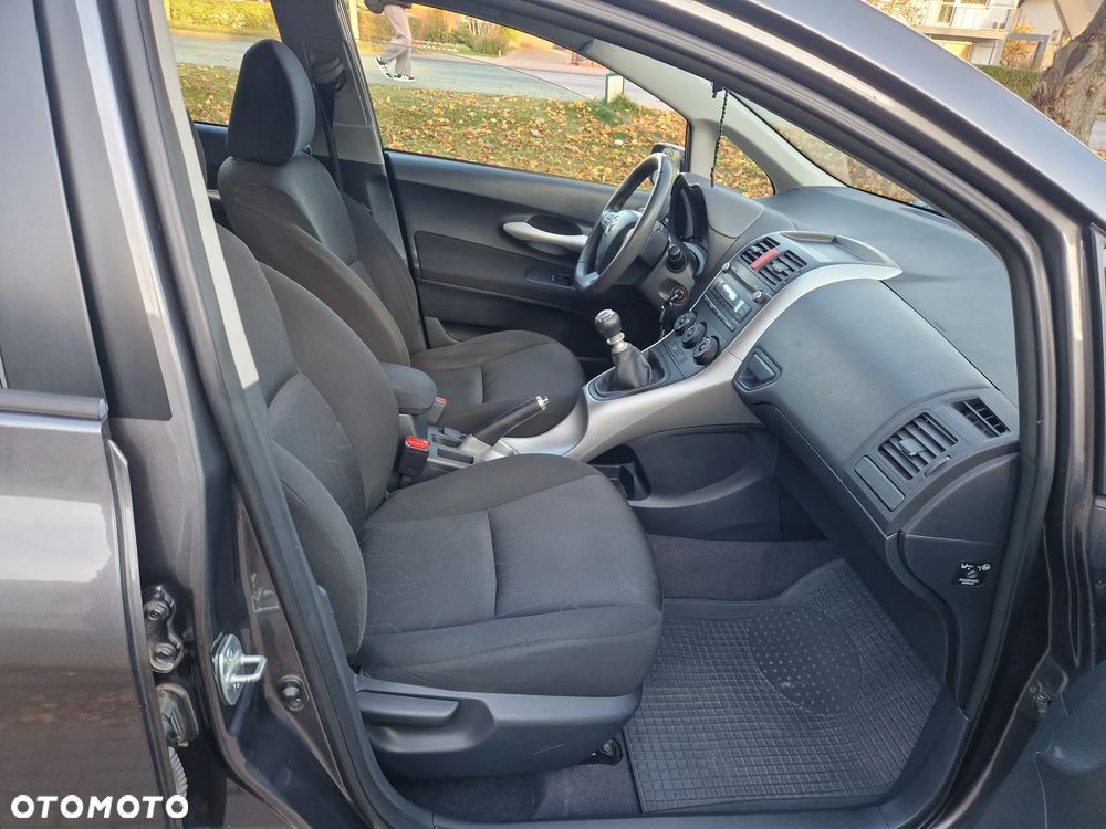 Toyota Auris 1.33 VVT-i Premium Comfort - 8