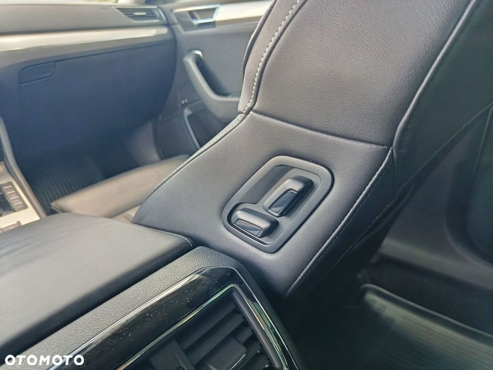 Skoda Superb 2.0 TDI L&K DSG - 30