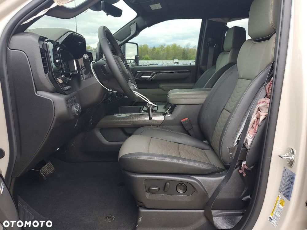 Chevrolet Silverado - 8