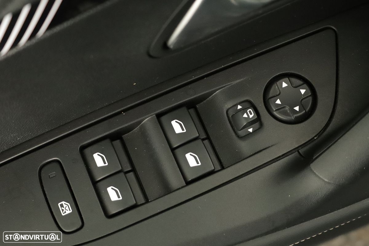 Peugeot 2008 1.2 PureTech Allure EAT8 - 22