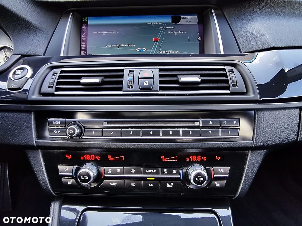 BMW Seria 5 528i xDrive - 25