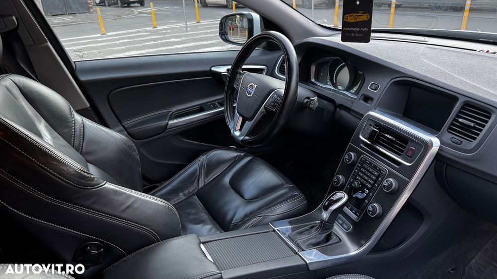 Volvo V60 D6 Plug-In-Hybrid AWD Geartronic Summum - 9