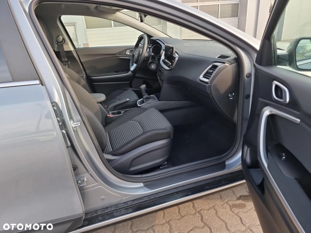 Kia XCeed 1.5 T-GDI M - 13