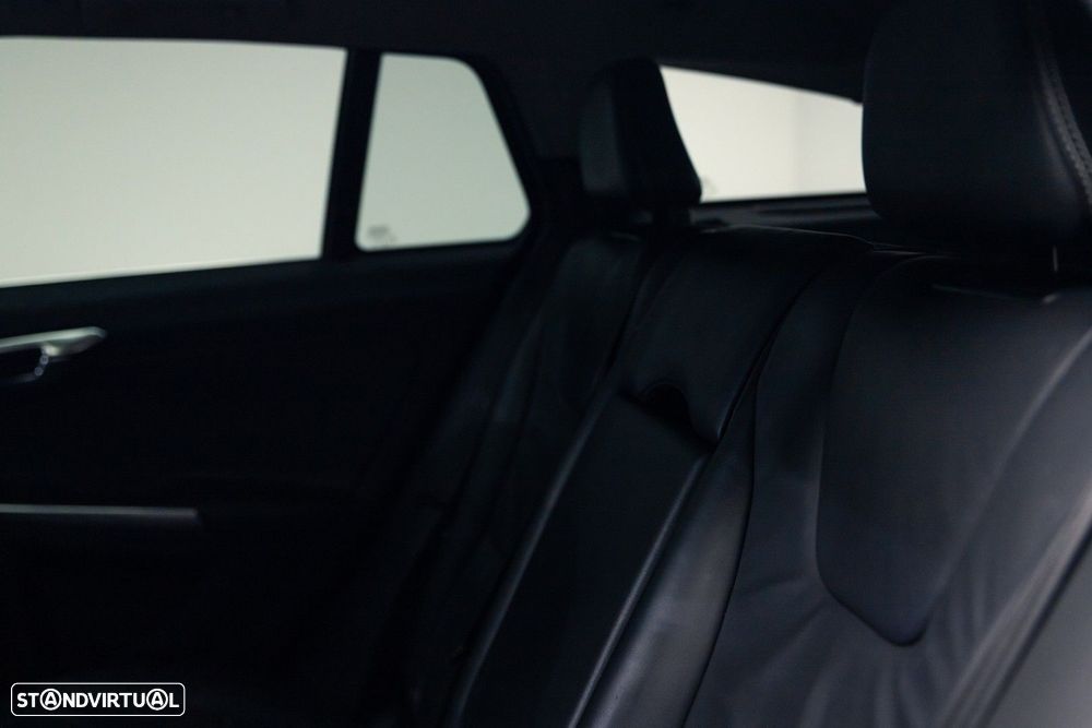 Volvo V60 2.4 D6 Momentum AWD Phev - 23