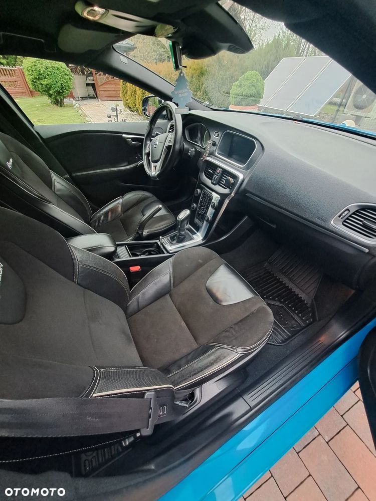 Volvo V40 D2 R-Design - 23