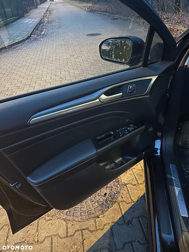 Ford Fusion 2.0 EcoBoost Titanium - 11