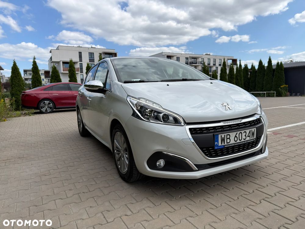 Peugeot 208 1.2 PureTech Allure S&S EAT6 - 8