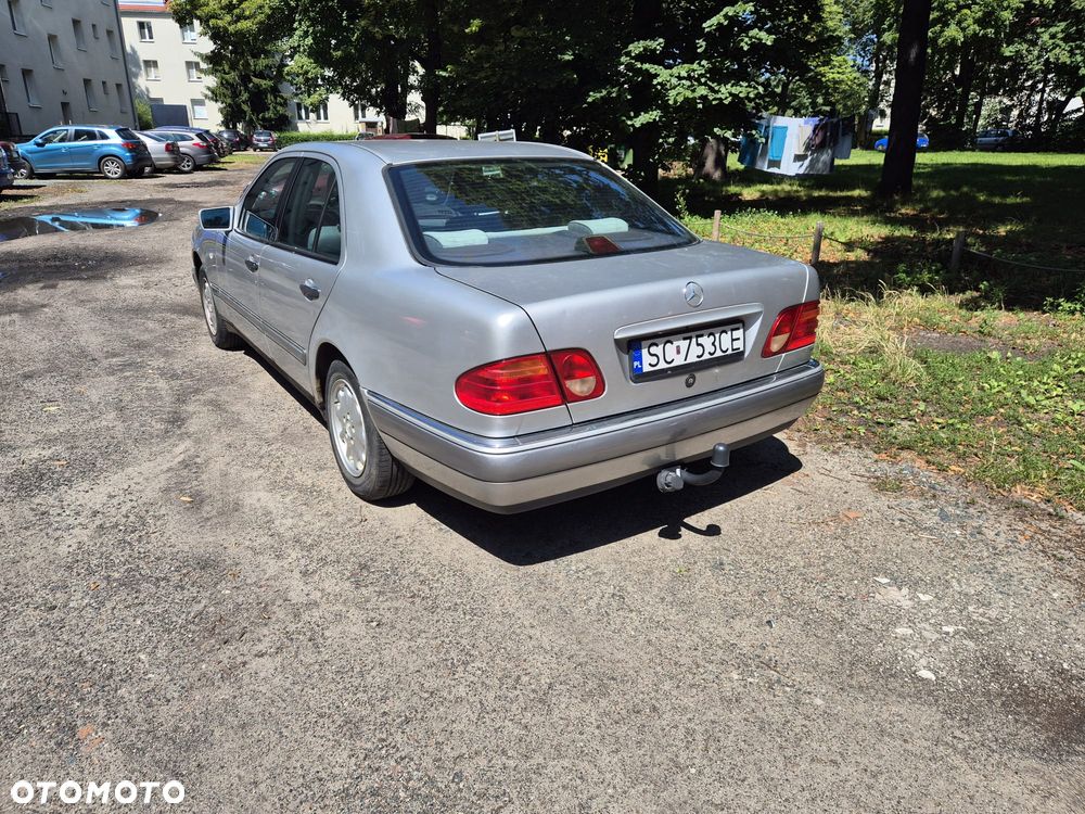 Mercedes-Benz Klasa E 230 Elegance - 15