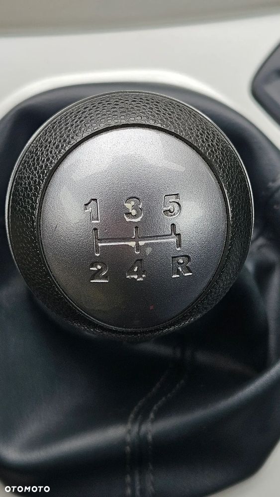 Ford KA 1.2 Titanium (air4) - 13