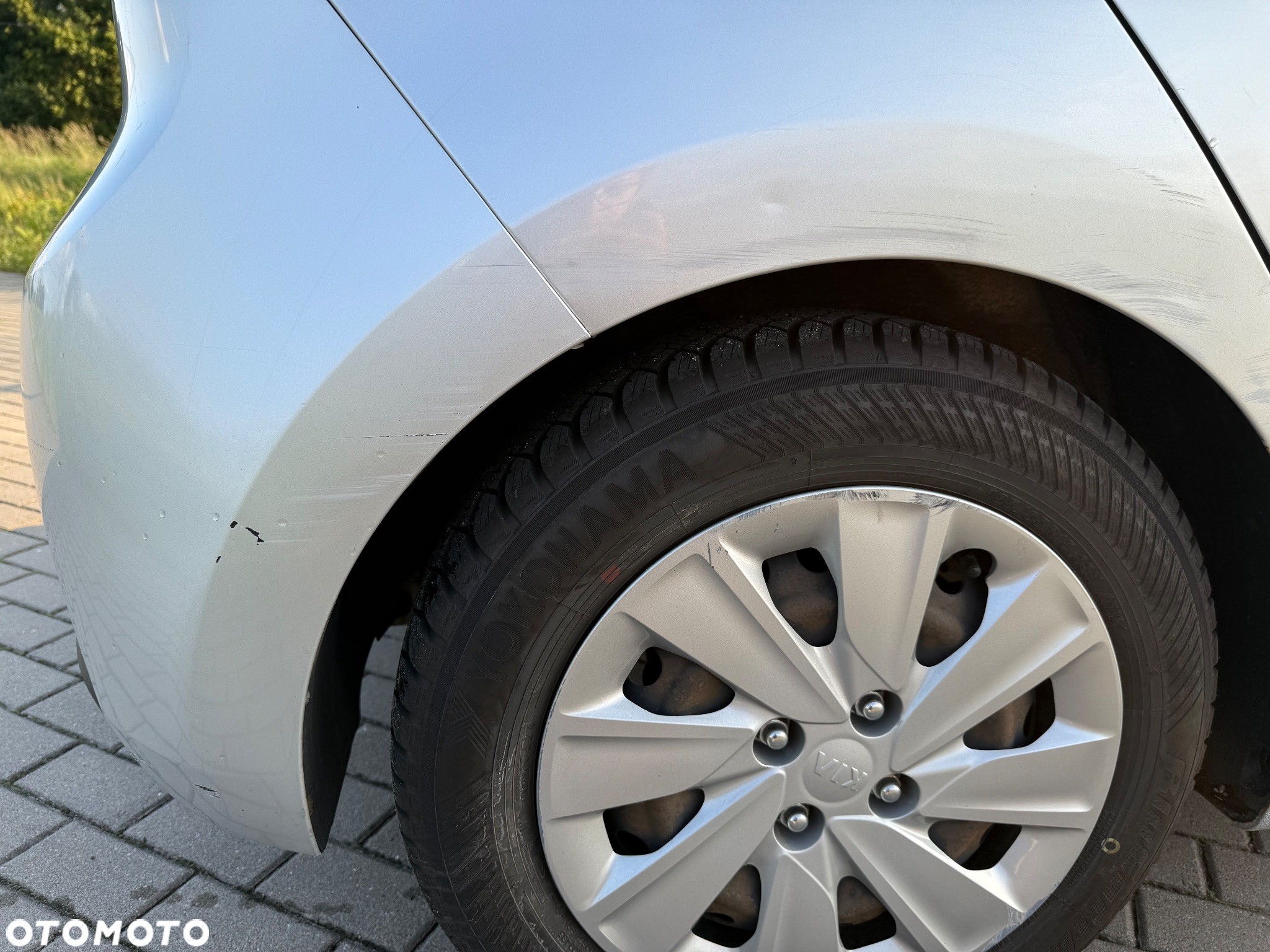 Kia Rio 1.2 L - 12