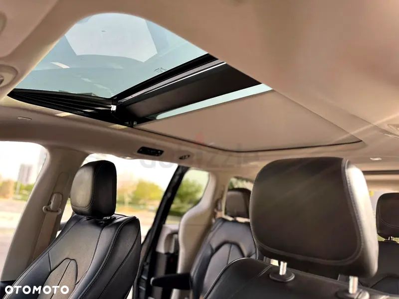 Chrysler Pacifica - 17