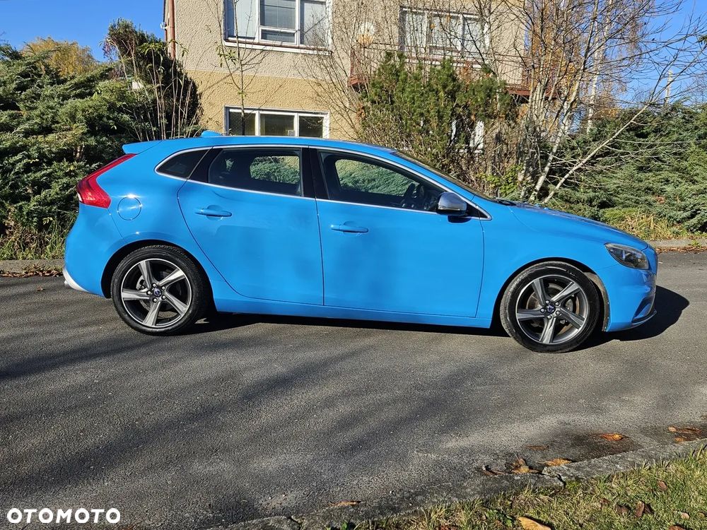 Volvo V40 D2 R-Design - 3