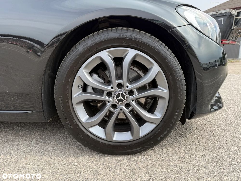 Mercedes-Benz Klasa C 180 7G-TRONIC Exclusive - 35