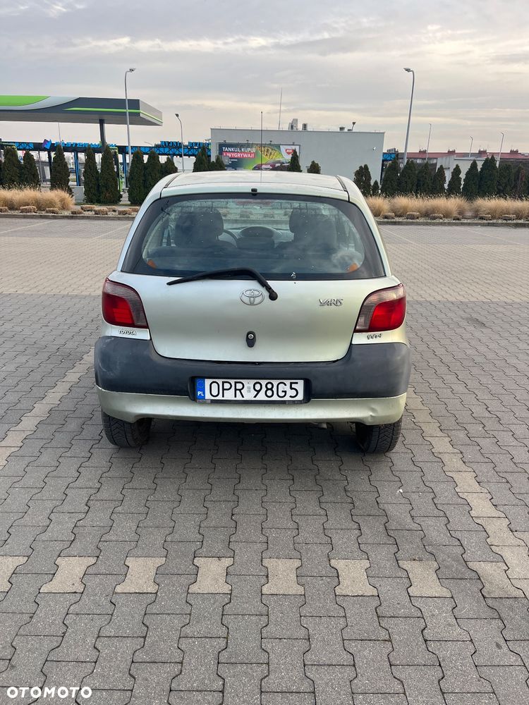 Toyota Yaris 1.0 Base - 4