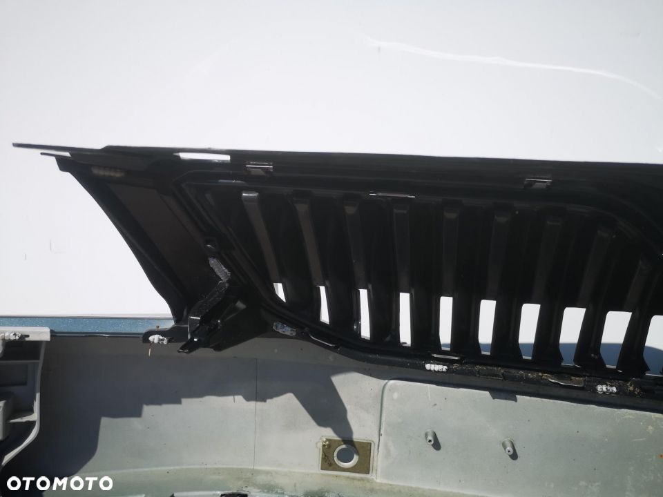 SKODA OCTAVIA III 12- ZDERZAK PRZEDNI PRZÓD NA SPRYSKI + 4 X PDC 4XPDC , nr aukcji NZ244 - 24