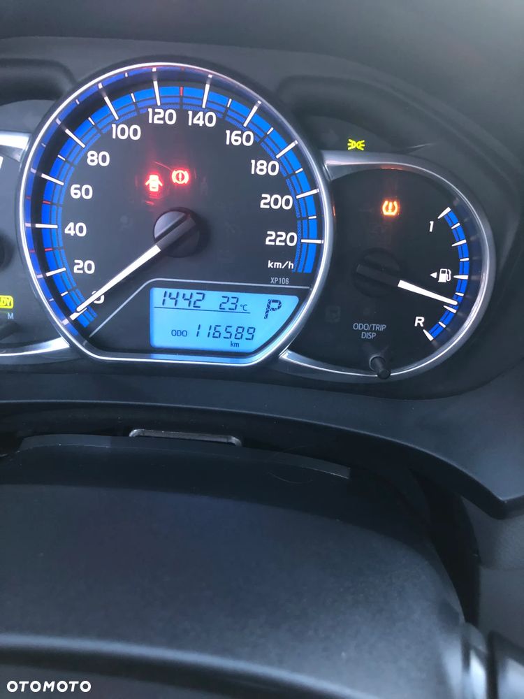 Toyota Yaris Hybrid 100 Selection Passion - 22