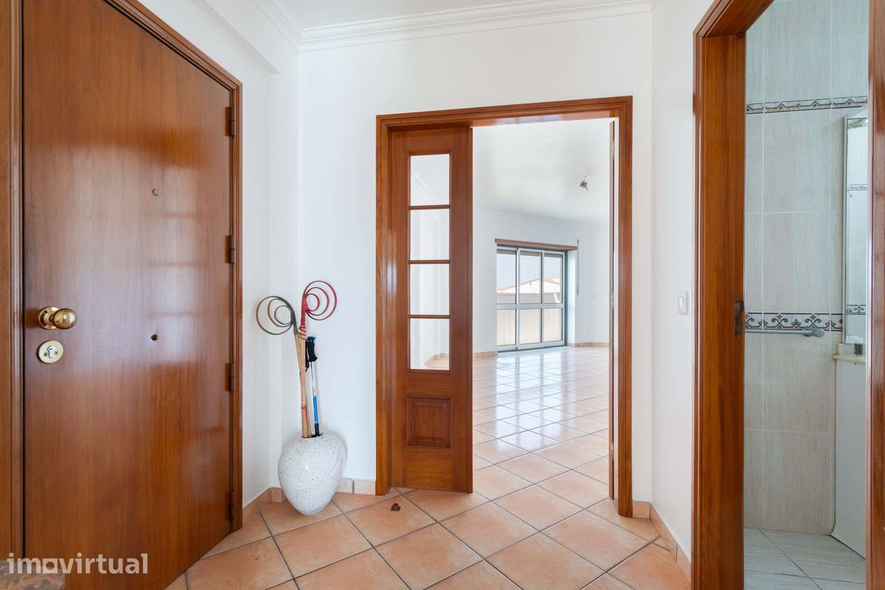 EXCELENTE APARTAMENTO - ATOUGUIA DA BALEIA - Grande imagem: 5/23