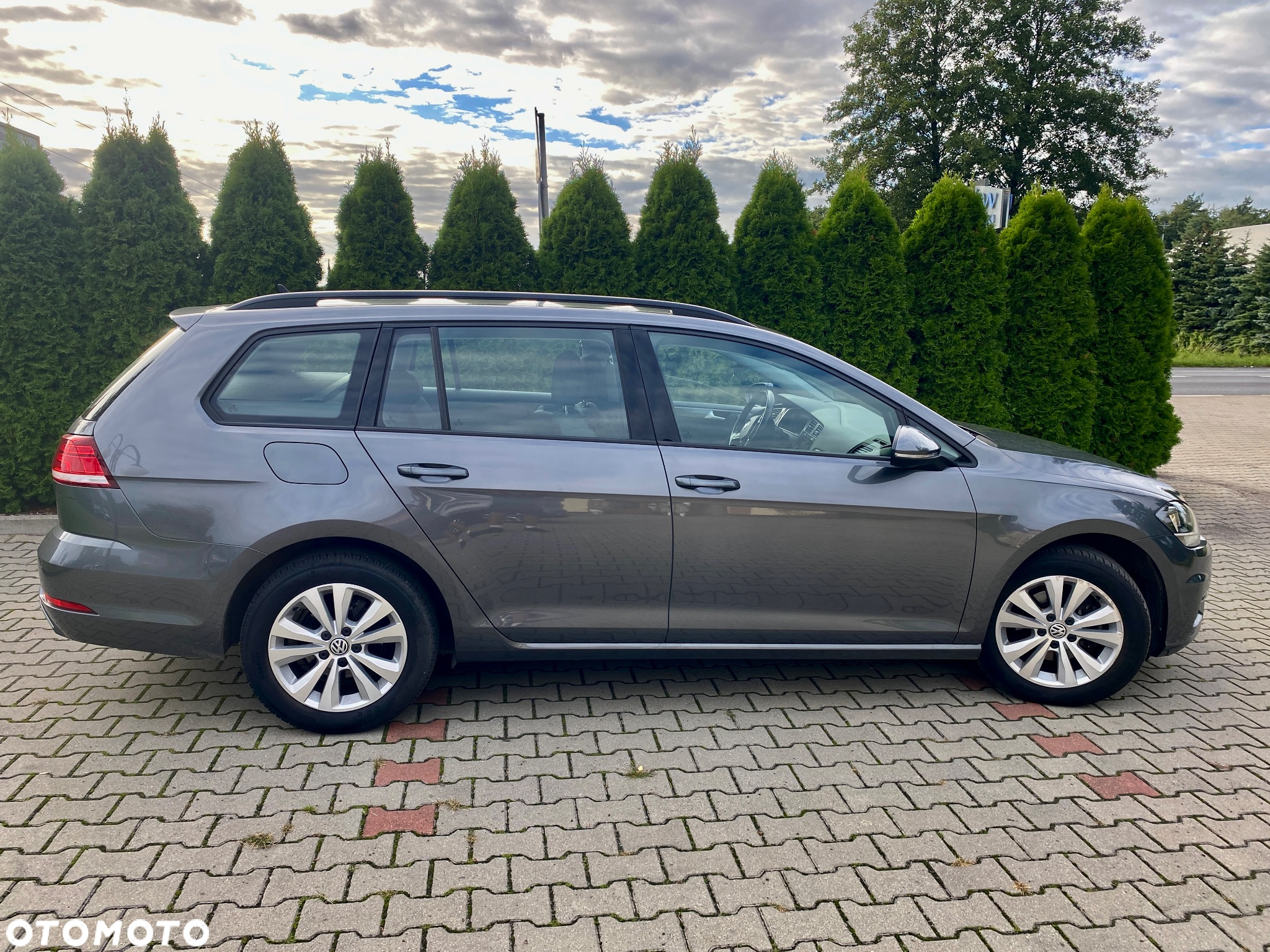 Volkswagen Golf - 2