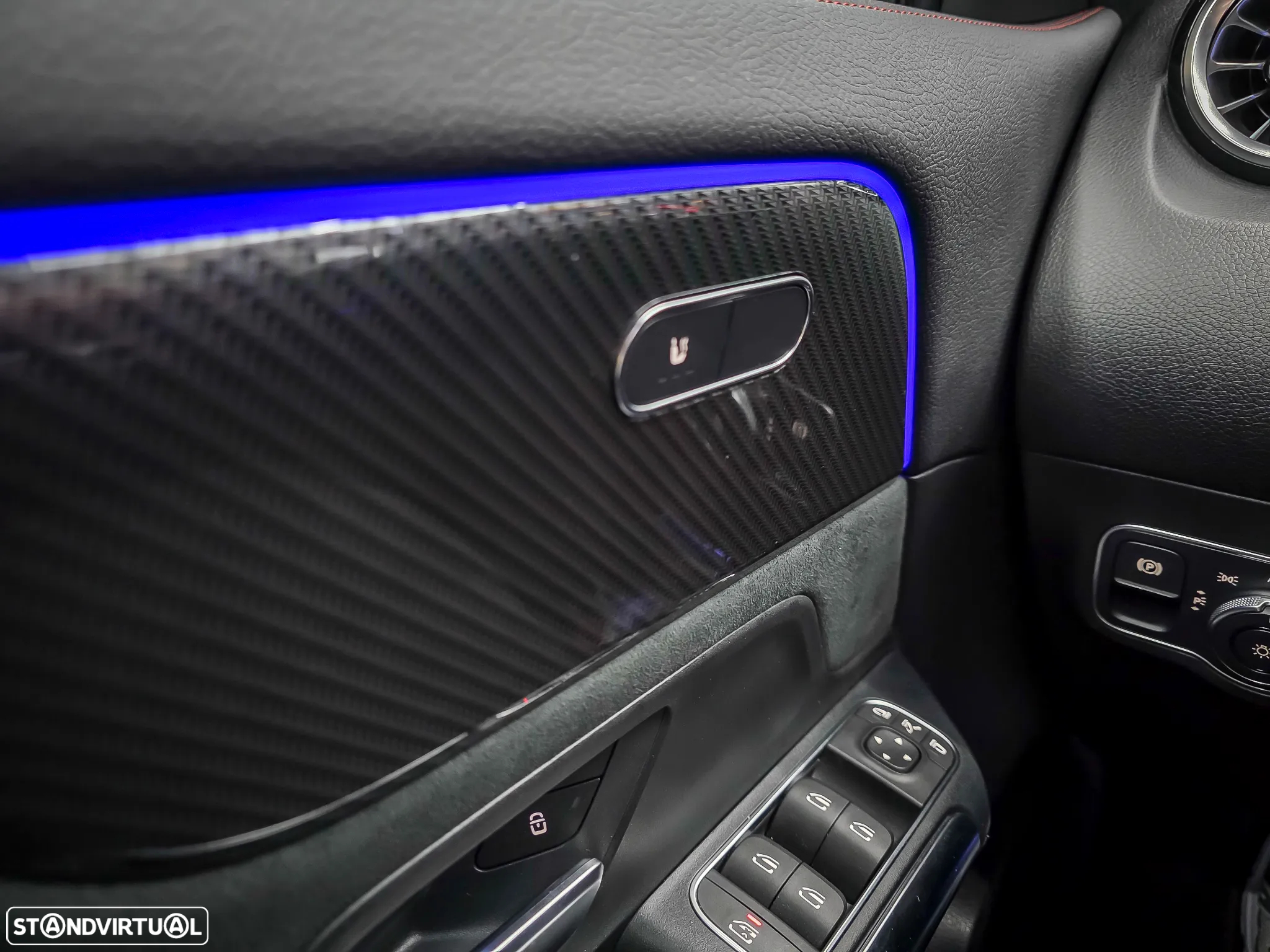 Mercedes-Benz GLA 200 d 8G-DCT AMG Line - 41