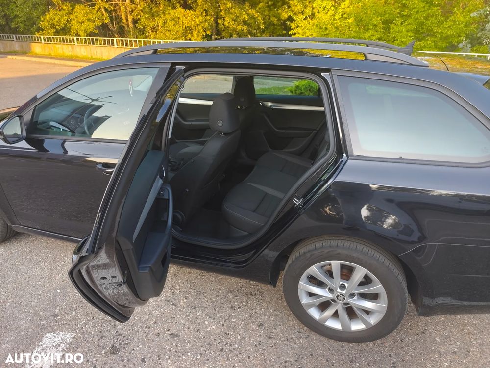 Skoda Octavia 1.6 TDI DSG Style - 6