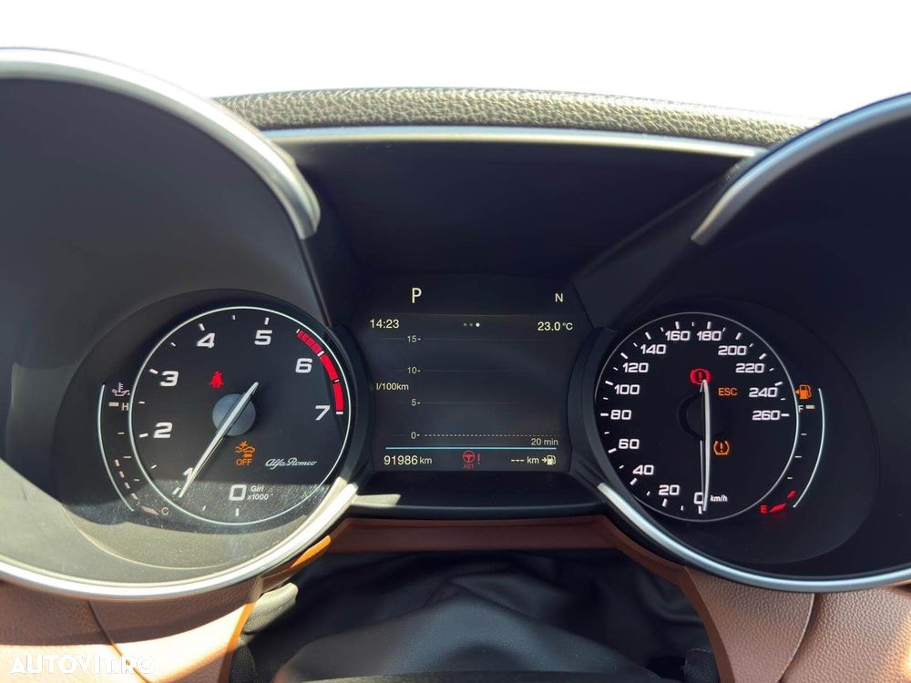 Alfa Romeo Giulia 2.0 Turbo AWD AT8 Veloce - 14