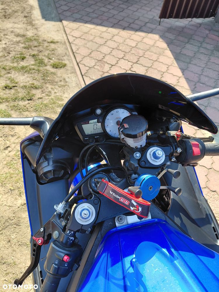 Yamaha R6 - 6