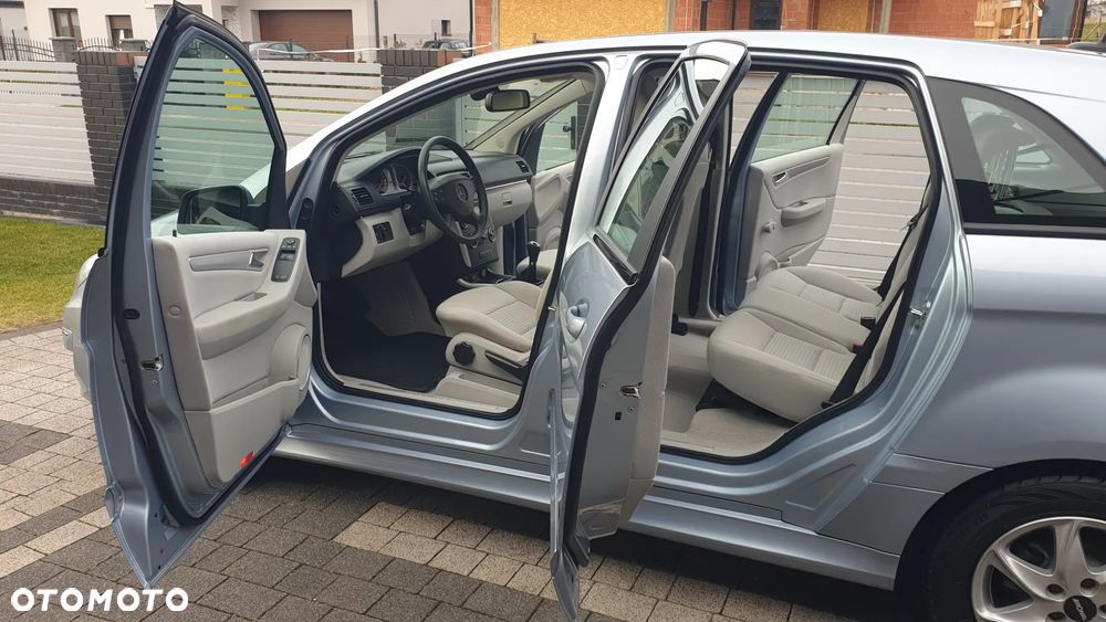 Mercedes-Benz Klasa B 180 BlueEFFICIENCY Edition - 20