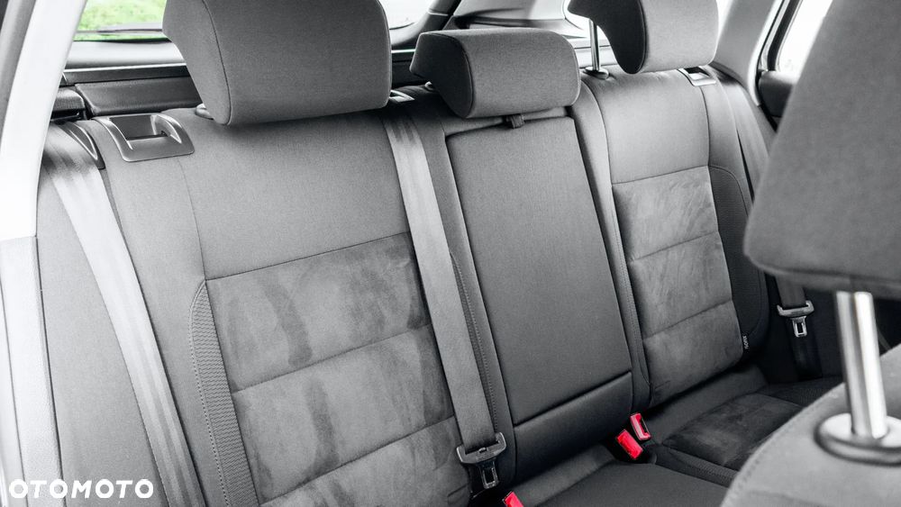 Volkswagen Golf Variant ver-1-4-tsi-edition - 27