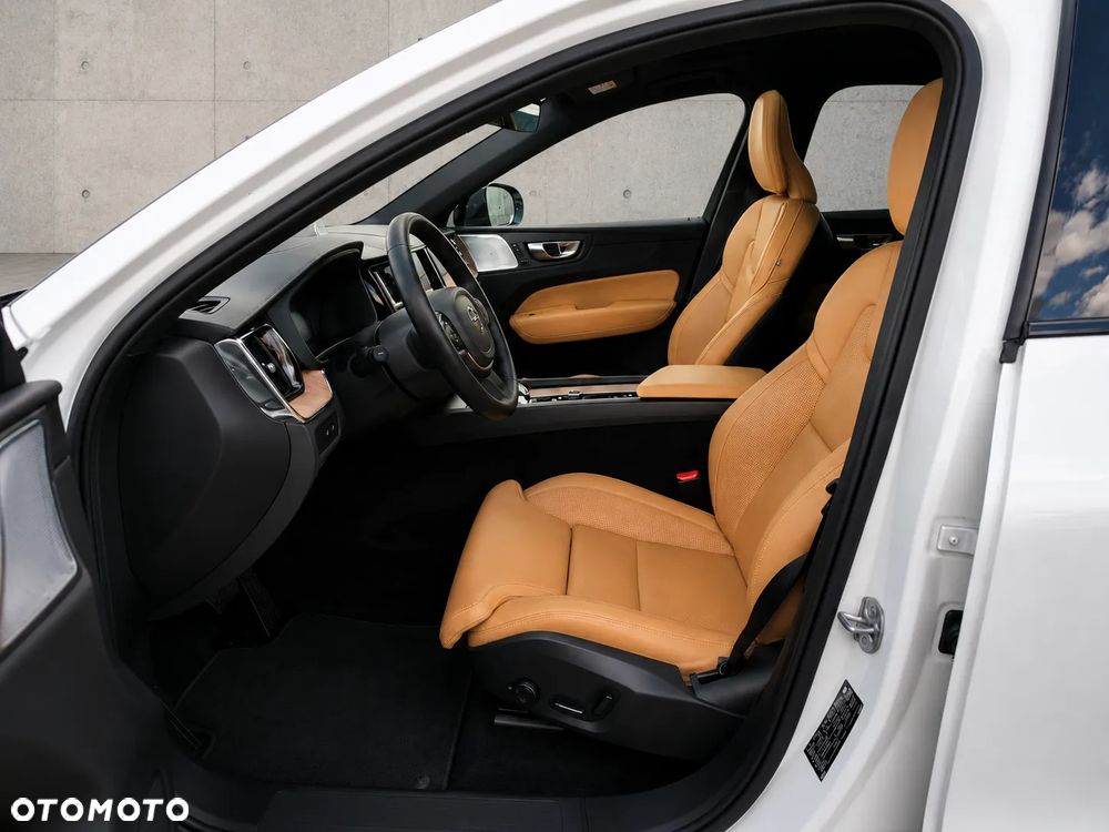Volvo XC 60 T6 AWD Recharge Ultimate Black Edition - 14