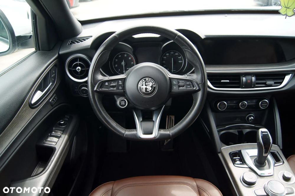 Alfa Romeo Stelvio 2.0 Turbo 16V AT8-Q4 Ti - 16
