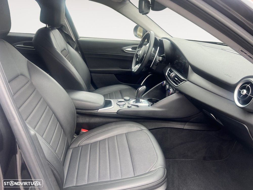 Alfa Romeo Giulia 2.2 D Sprint AT8 - 15