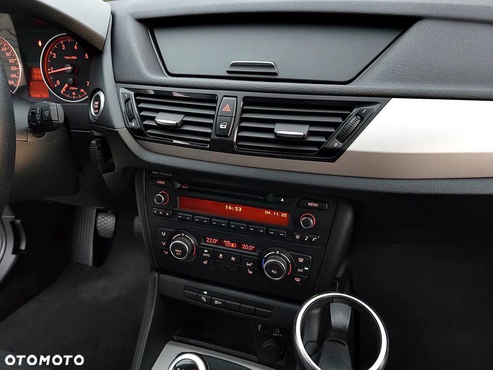 BMW X1 sDrive18i - 28