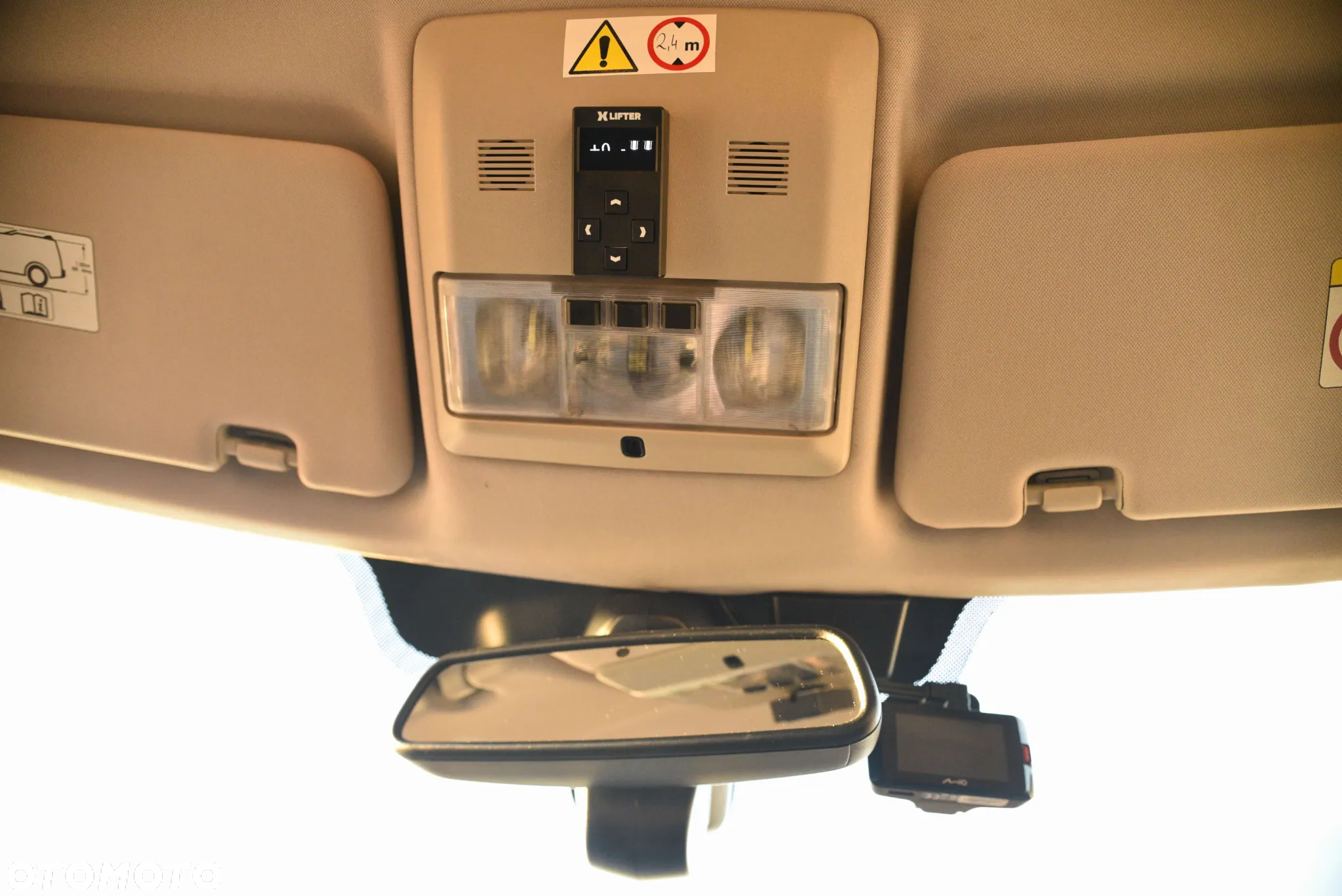 Land Rover Discovery IV 3.0 SD V6 HSE EU6 - 14