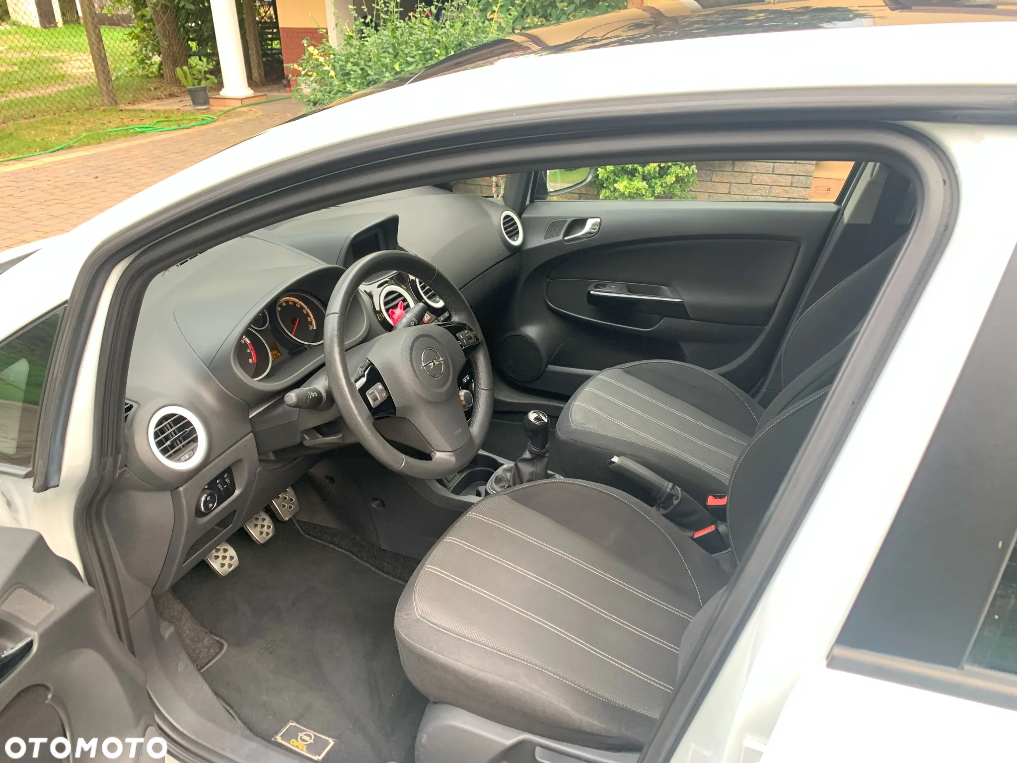 Opel Corsa 1.4 16V Color Edition - 9
