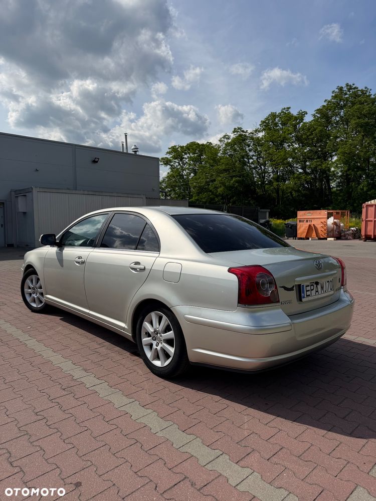 Toyota Avensis 1.8 VVT-i Sol - 21