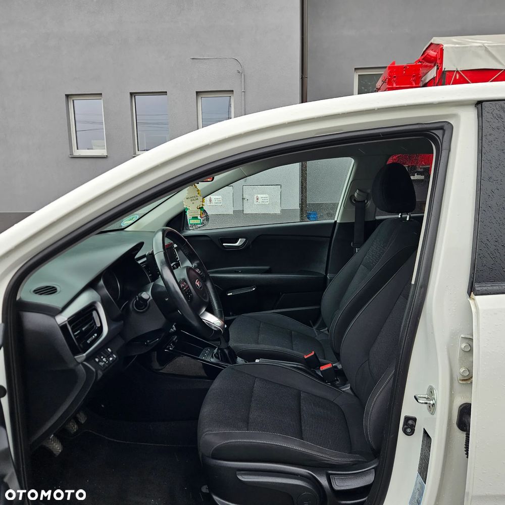 Kia Rio - 11