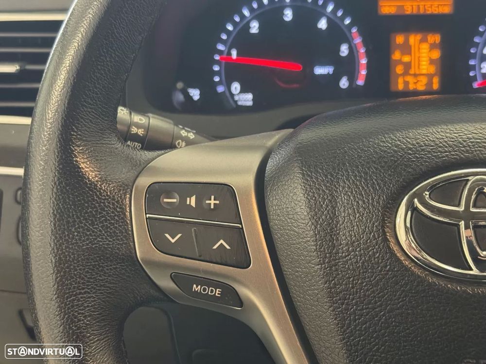 Toyota Avensis SD 2.0 D-4D Exclusive +Navi - 12