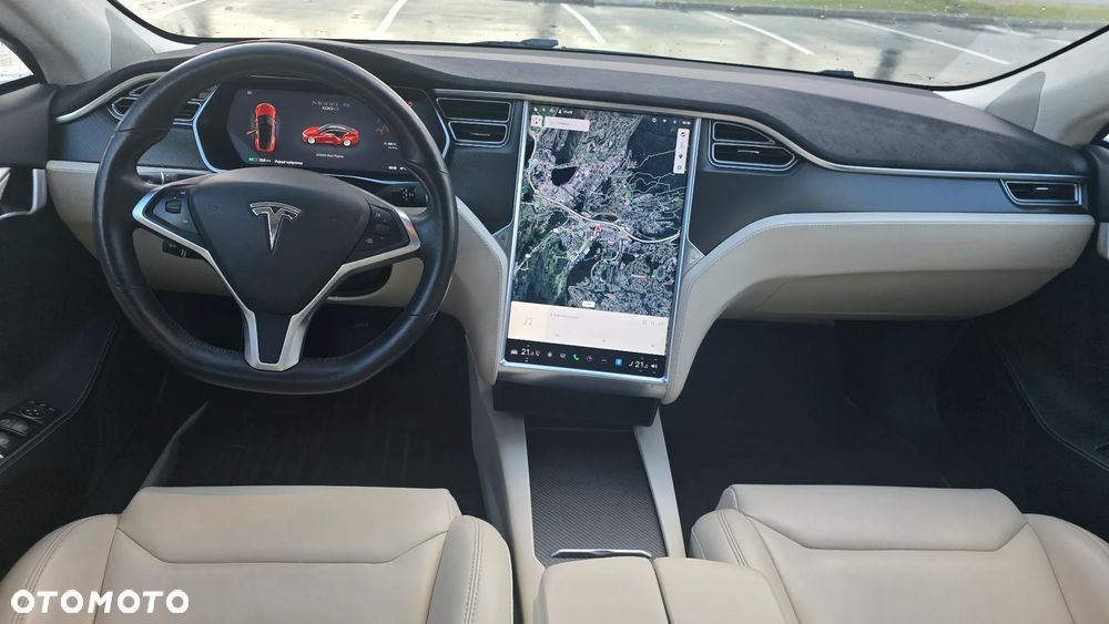 Tesla Model S - 10
