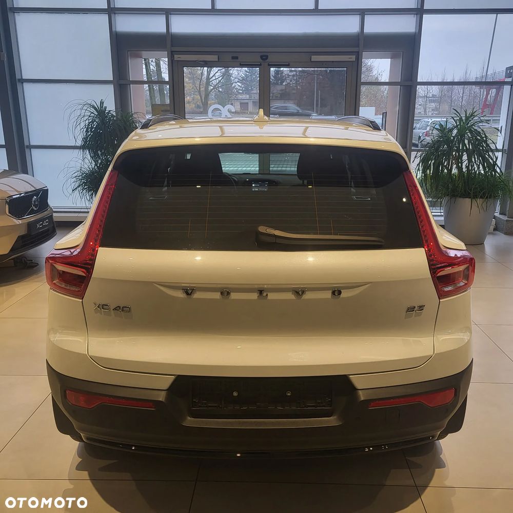 Volvo XC 40 B3 Plus Dark - 8