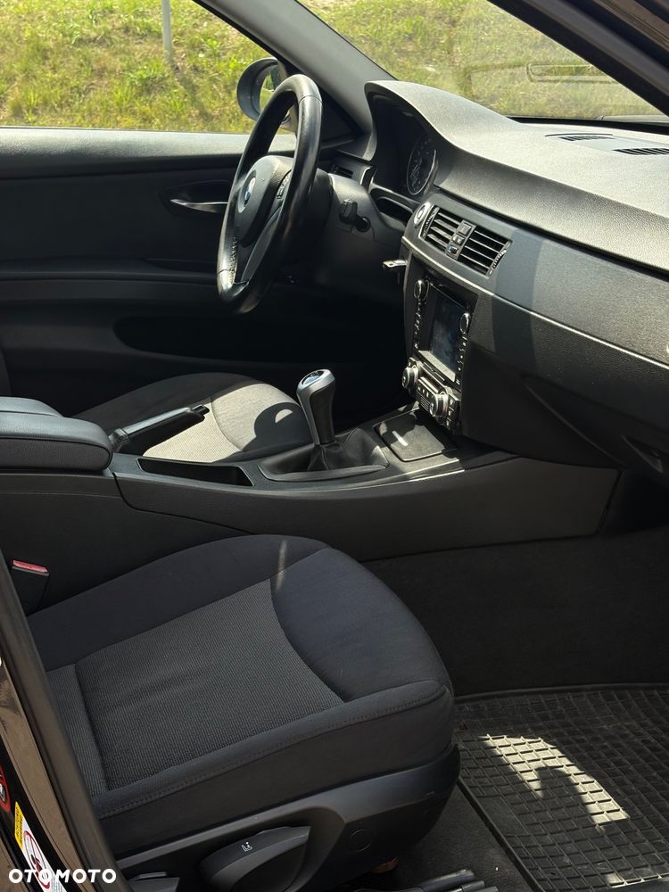 BMW Seria 3 320i - 11