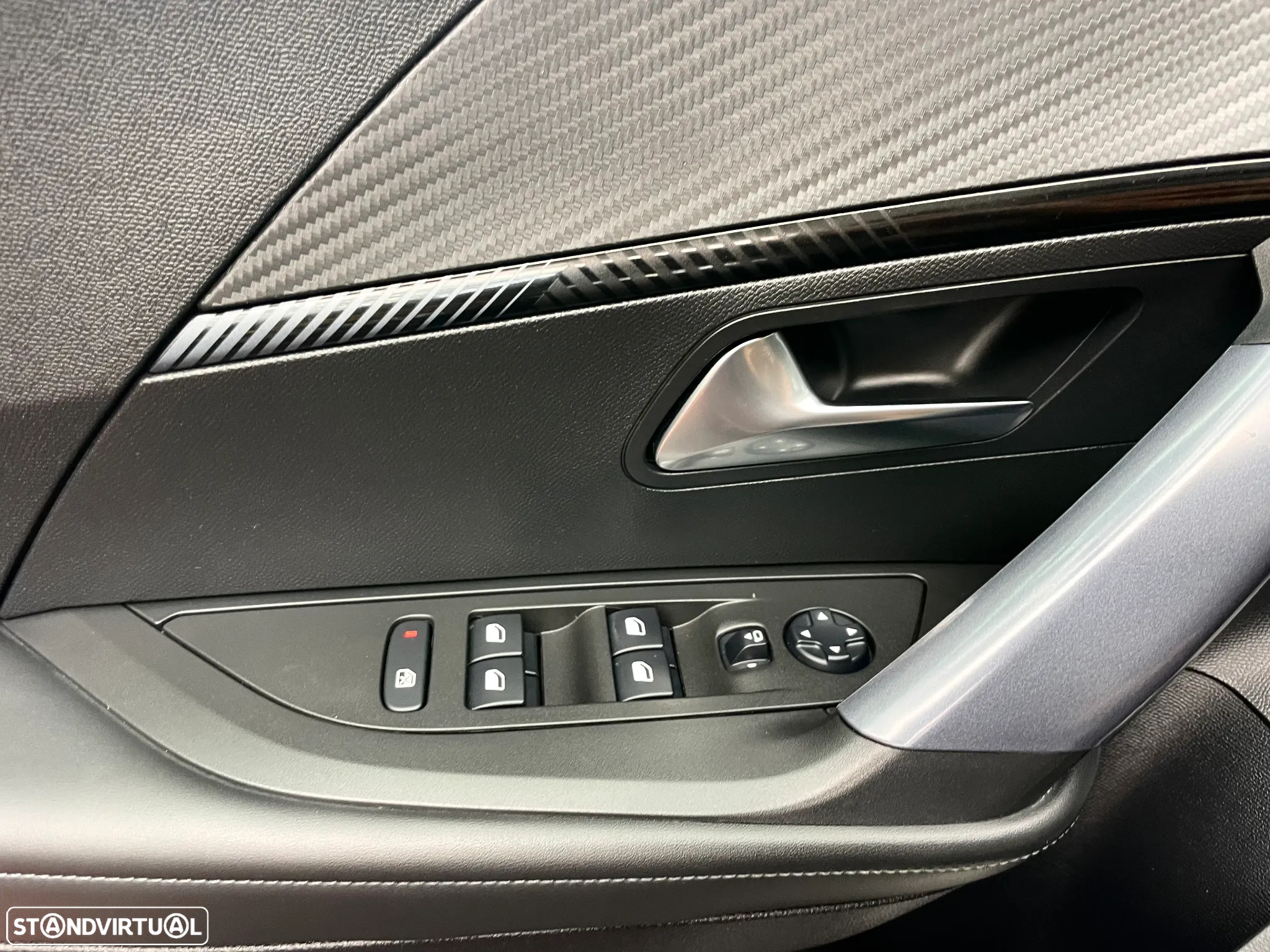 Peugeot 2008 1.2 PureTech Allure Pack EAT8 - 28