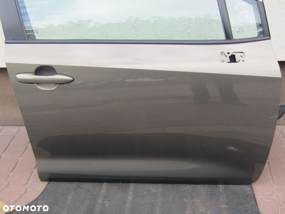 DRZWI PRZÓD PRAWY TOYOTA COROLLA E21 20 25R  6X1 - 3